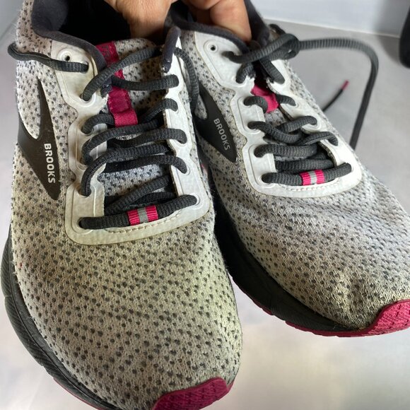 Brooks Womens Trace Running Shoe White, Black And Pink - Picture 3 of 6
